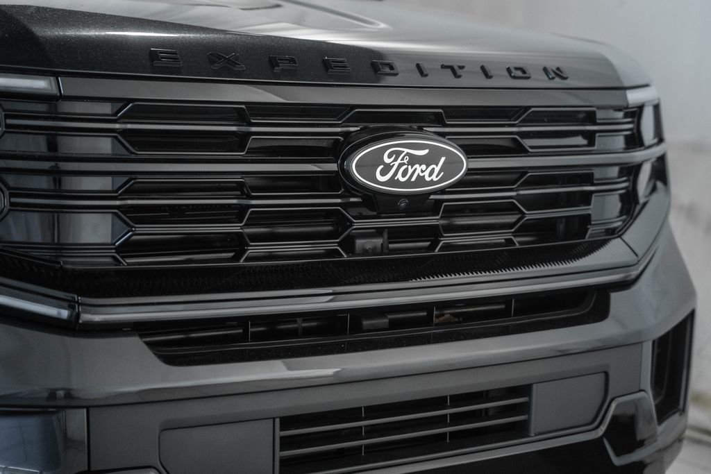 Used 2025 Ford Expedition Platinum w/ Stealth Appearance Package AWD/4WD image 13