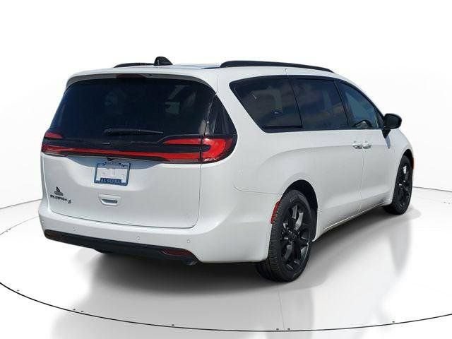 New 2026 Chrysler Pacifica Select w/ S Appearance Package FWD image 4