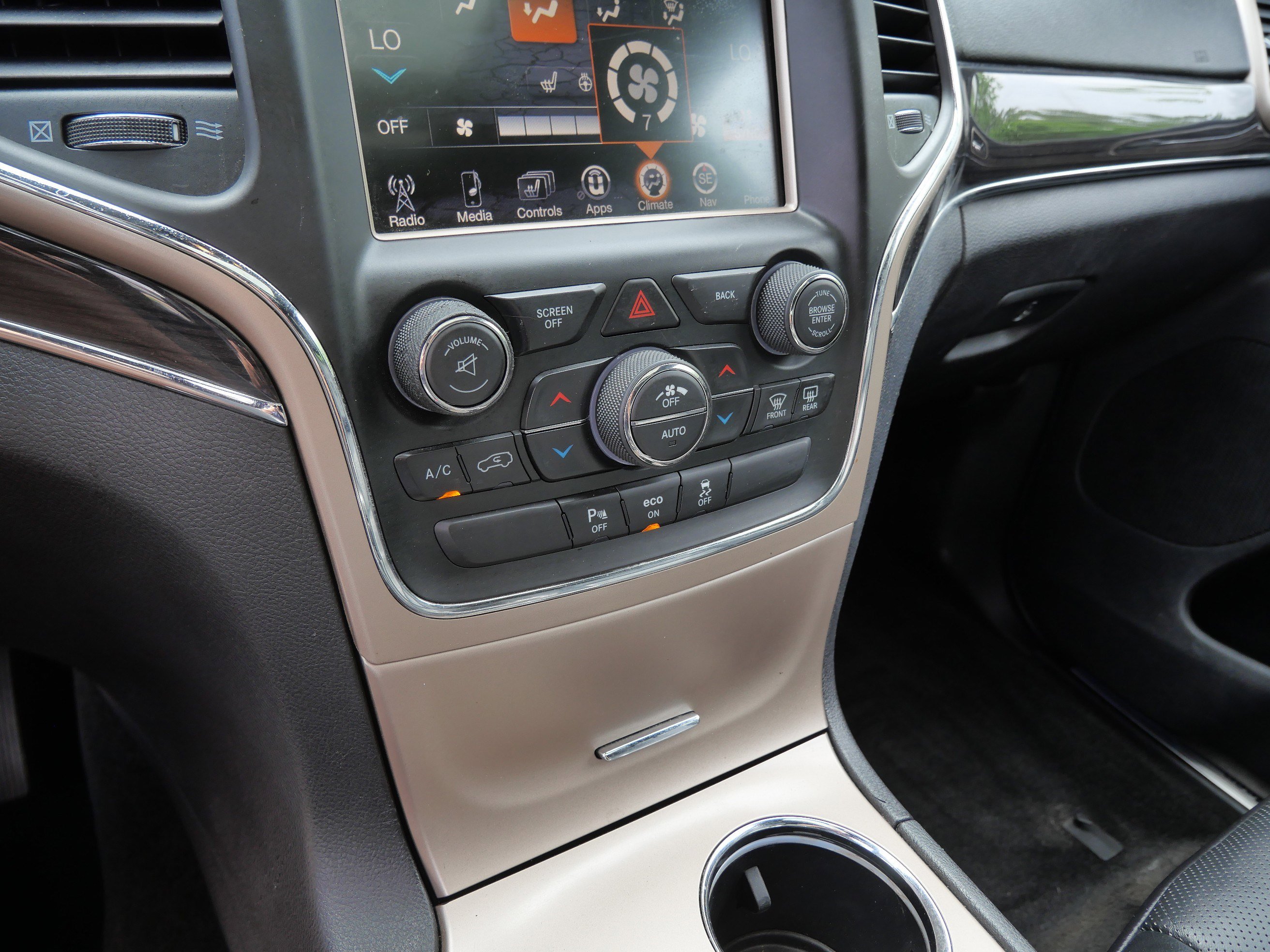 Used 2015 Jeep Grand Cherokee Overland AWD/4WD image 23