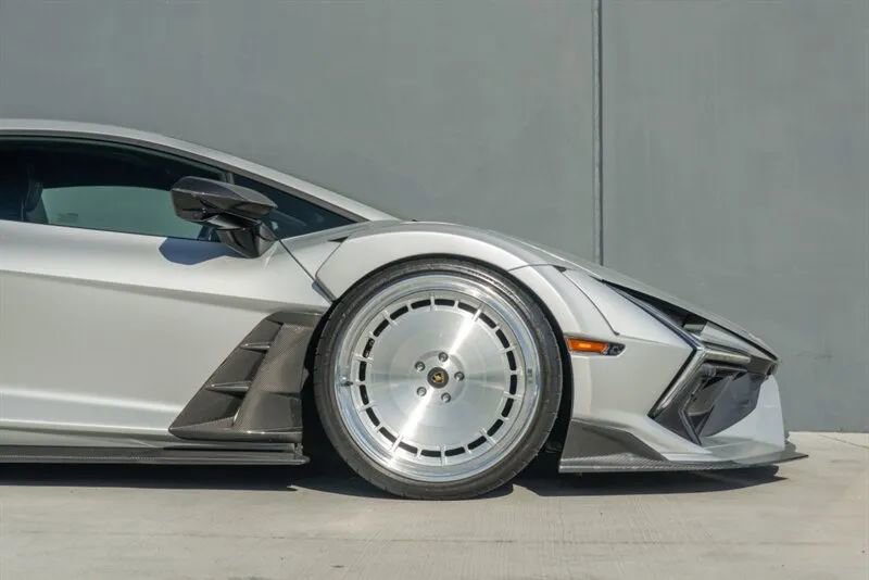 Used 2024 Lamborghini Revuelto image 45