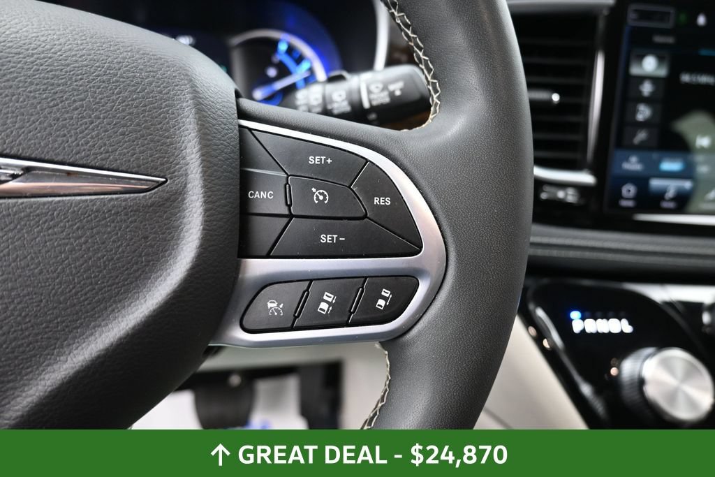 Used 2023 Chrysler Pacifica Limited FWD image 38