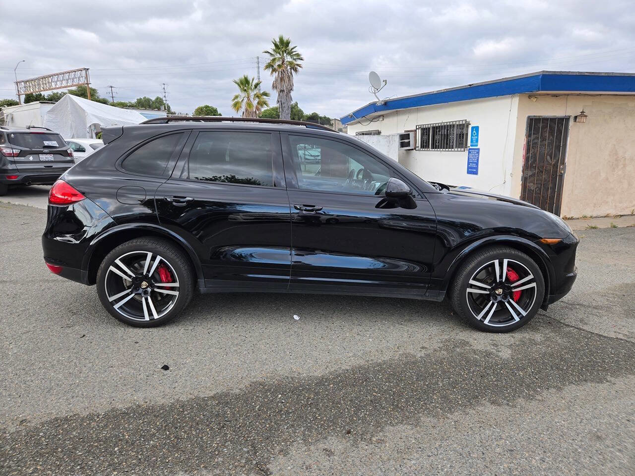 Used 2014 Porsche Cayenne Turbo S AWD/4WD image 9