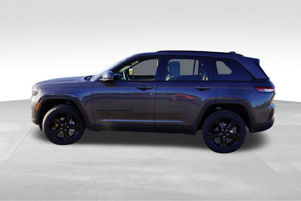 Certified 2025 Jeep Grand Cherokee Limited w/ Luxury Tech Group II AWD/4WD image 9