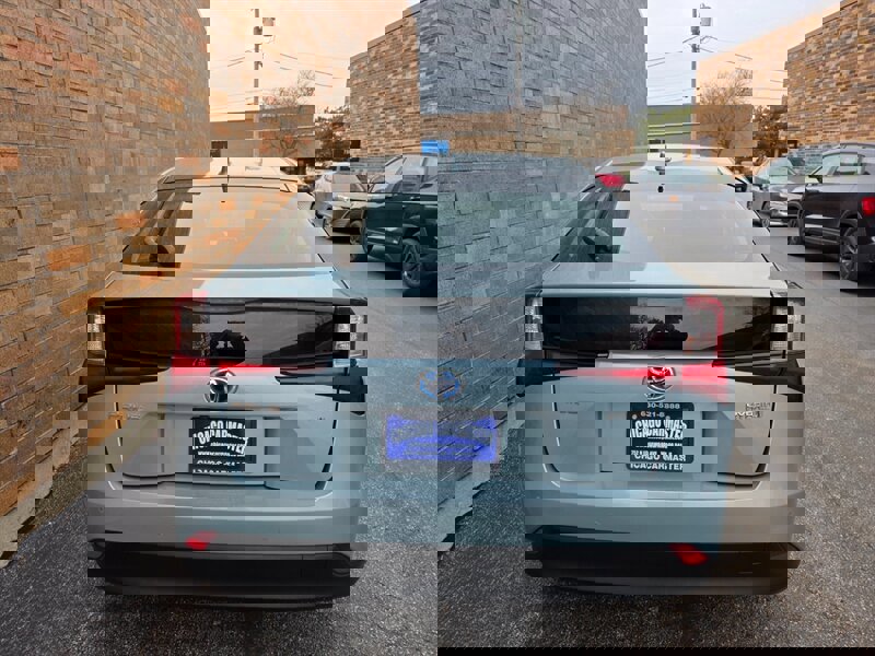 Used 2020 Toyota Prius LE image 8