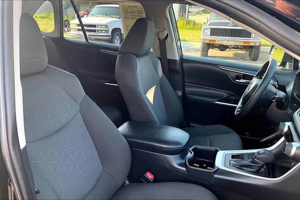 Used 2025 Toyota RAV4 XLE AWD/4WD image 7
