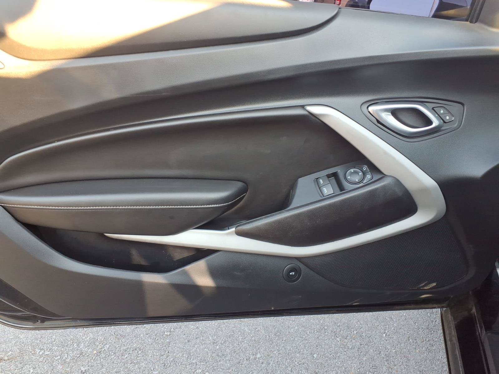 Used 2018 Chevrolet Camaro SS RWD image 12