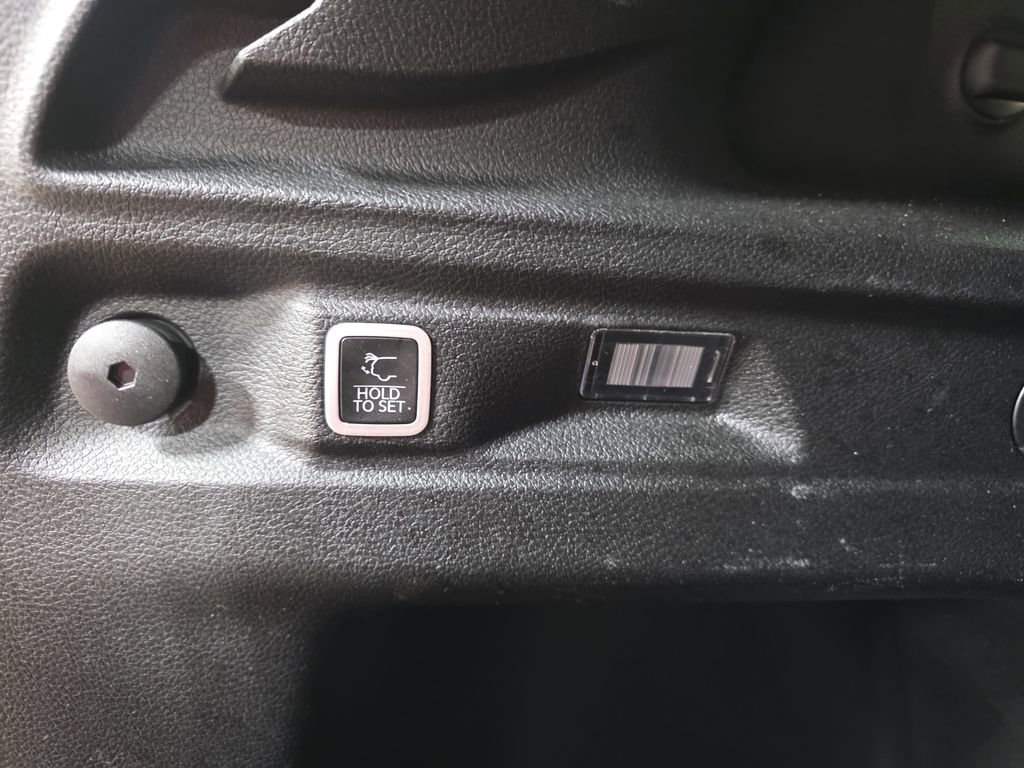 Used 2024 Jeep Grand Cherokee L Limited w/ Luxury Tech Group II image 15