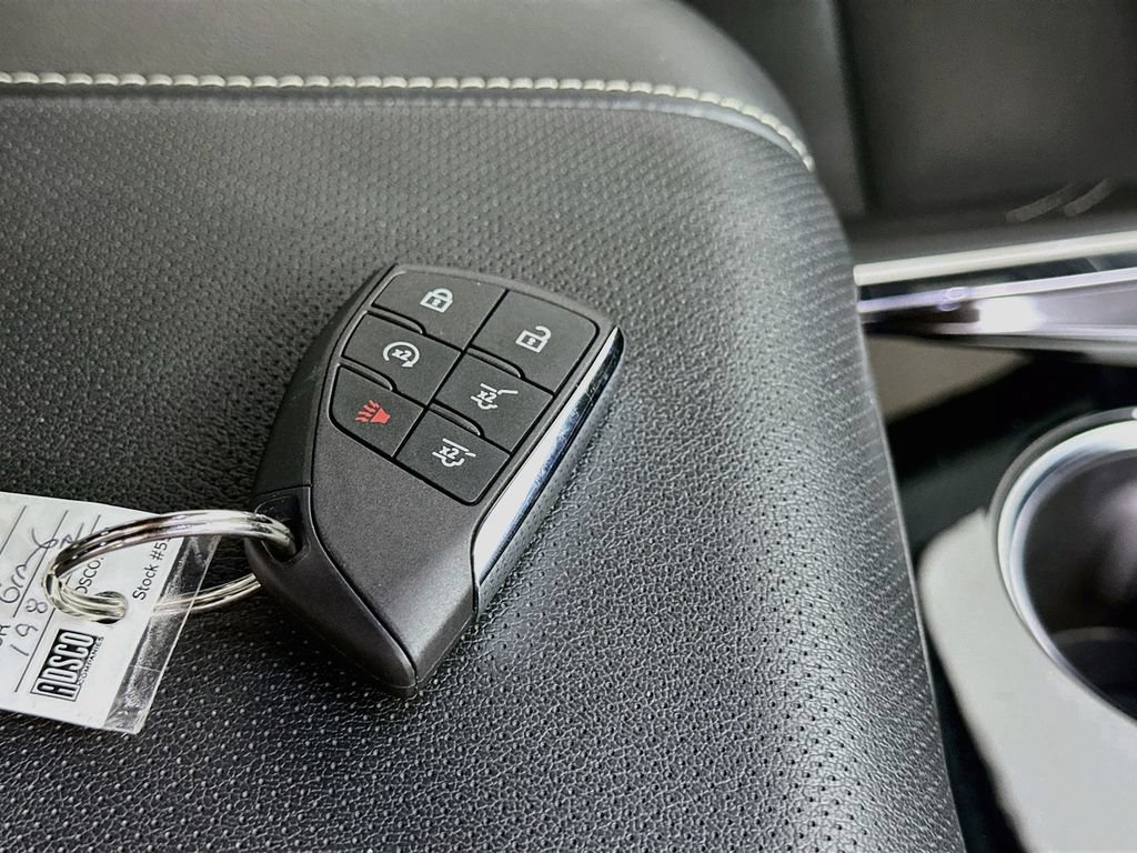 Used 2026 Chevrolet Suburban Premier AWD/4WD image 43