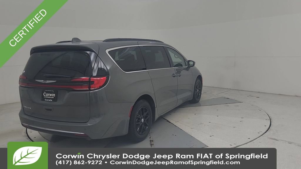 Certified 2022 Chrysler Pacifica Touring-L image 14