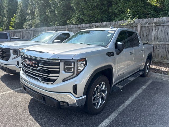 Used 2022 GMC Sierra 1500 SLT w/ SLT Premium Plus Package AWD/4WD image 2