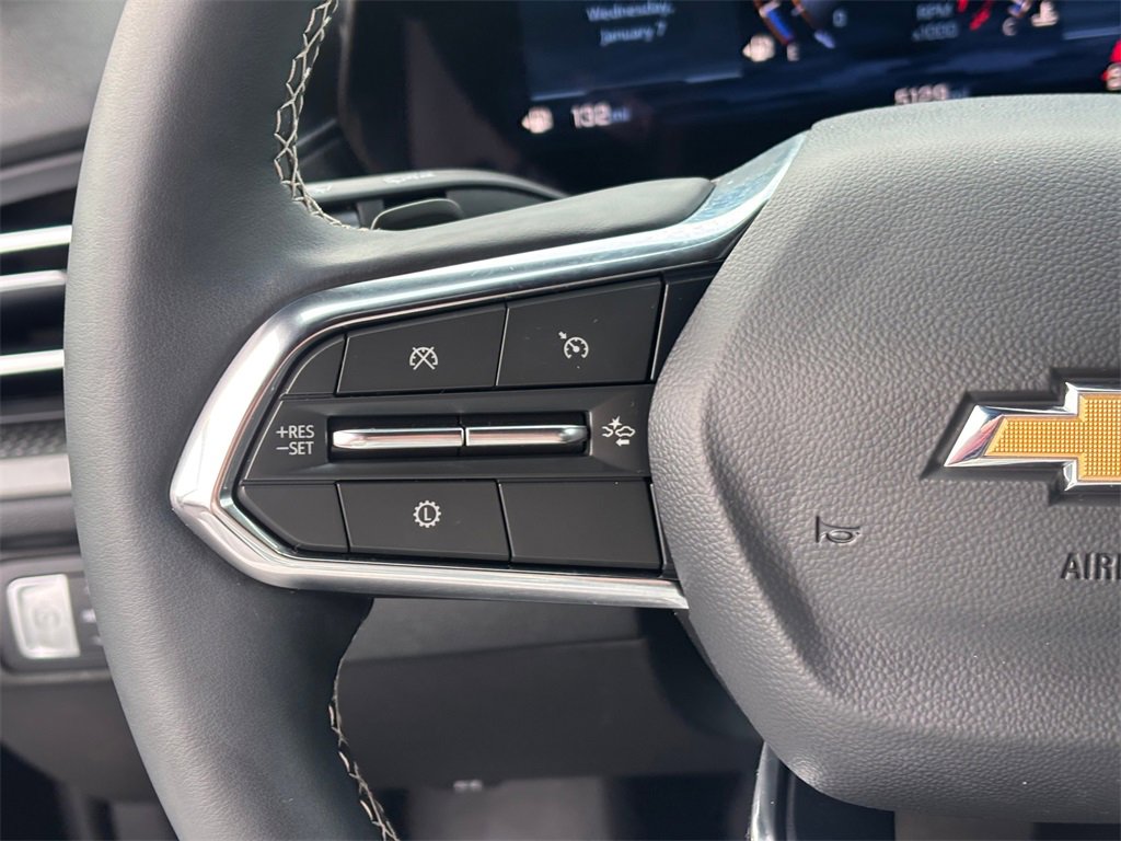 Used 2025 Chevrolet Traverse LT image 16