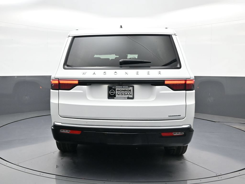 Used 2024 Jeep Wagoneer Series II w/ Flexible Seating Group RWD image 8