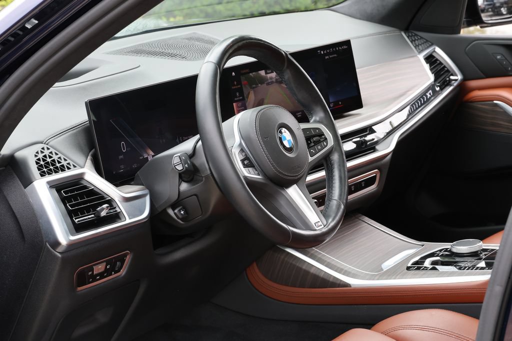 Used 2023 BMW X7 xDrive40i w/ M Sport Package AWD/4WD image 16