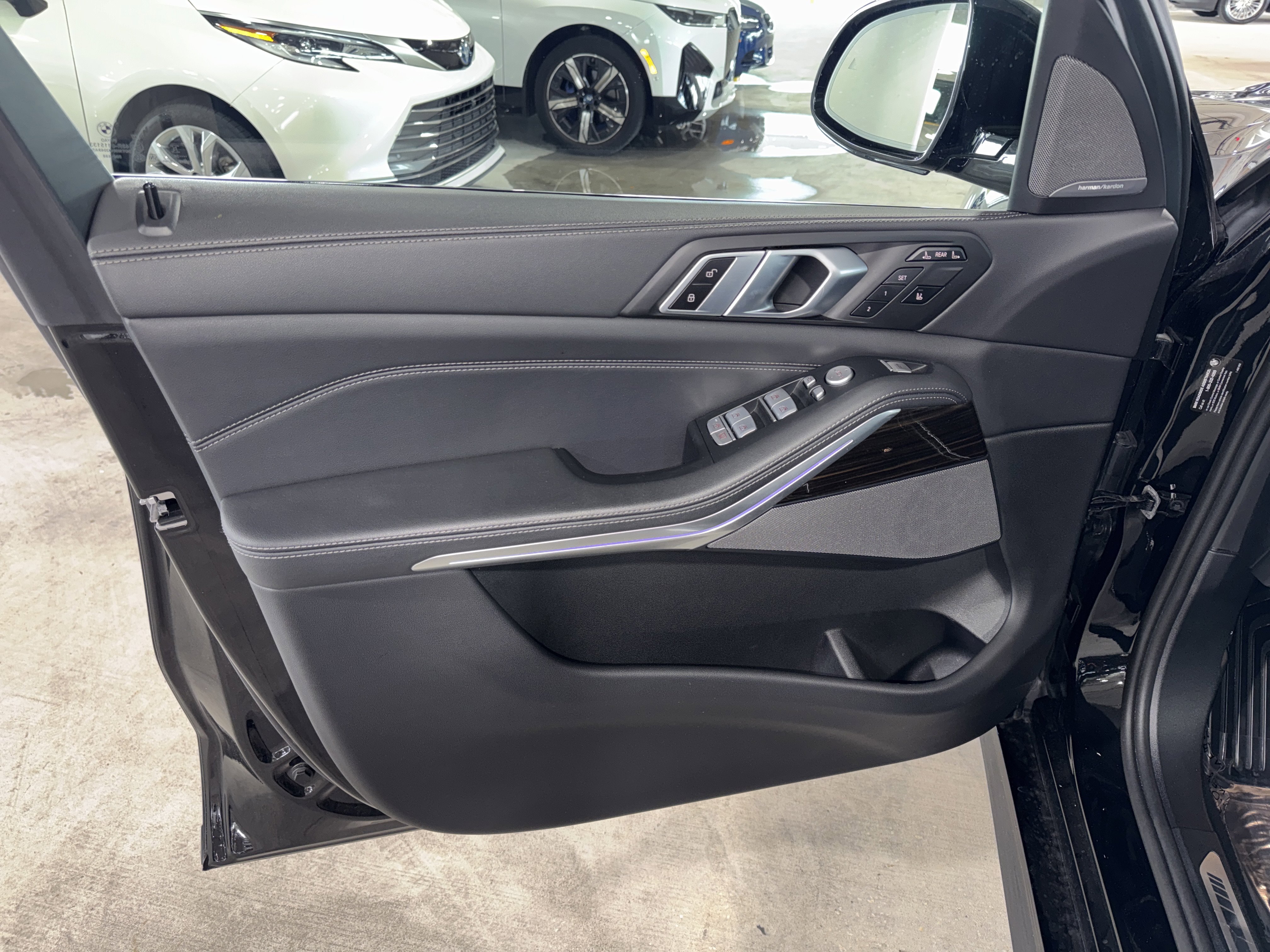 Certified 2025 BMW X7 xDrive40i w/ M Sport Package image 18