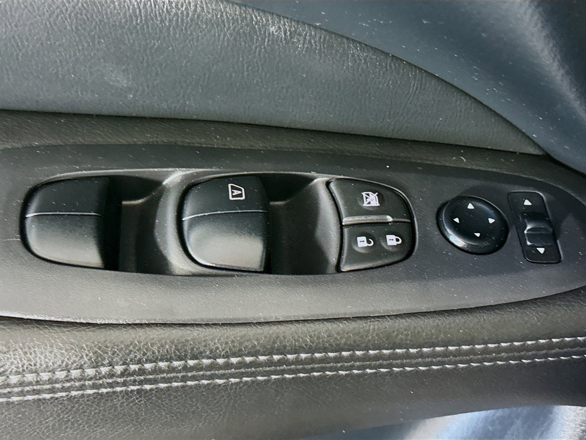 Used 2020 Nissan Pathfinder S image 24