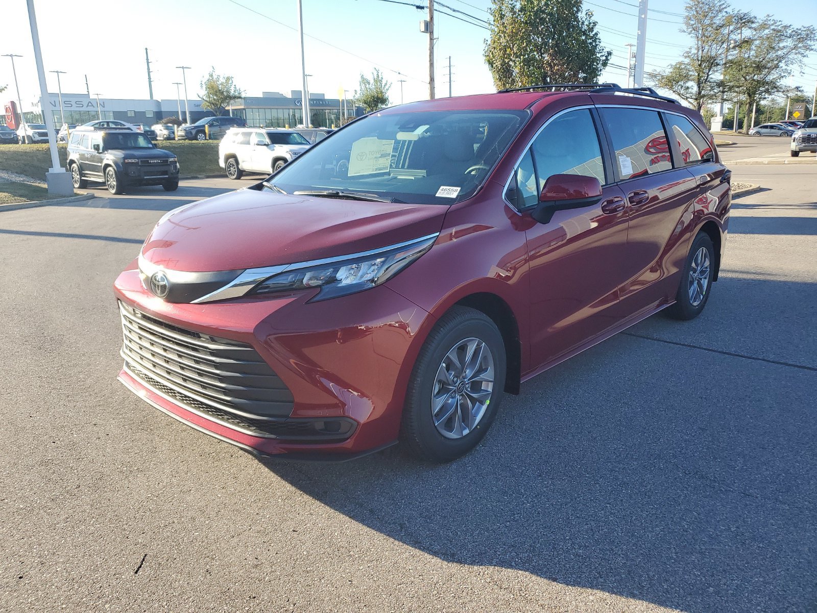 New 2026 Toyota Sienna LE FWD image 2