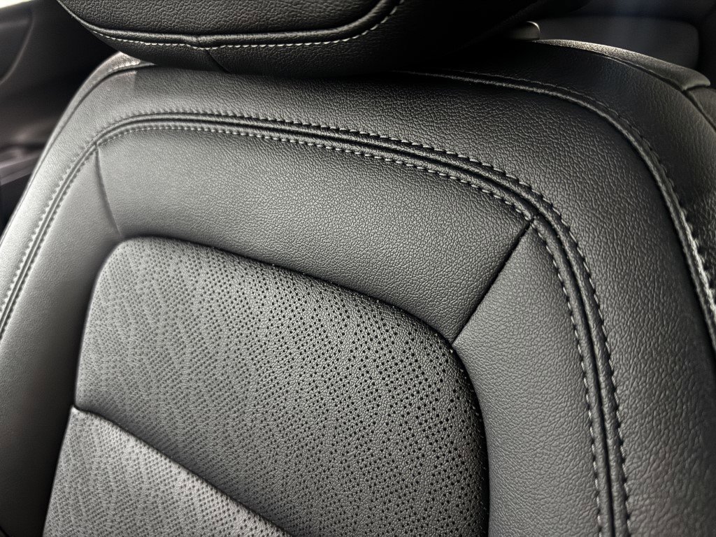 New 2026 Chevrolet Equinox LT w/ Convenience Package II image 19