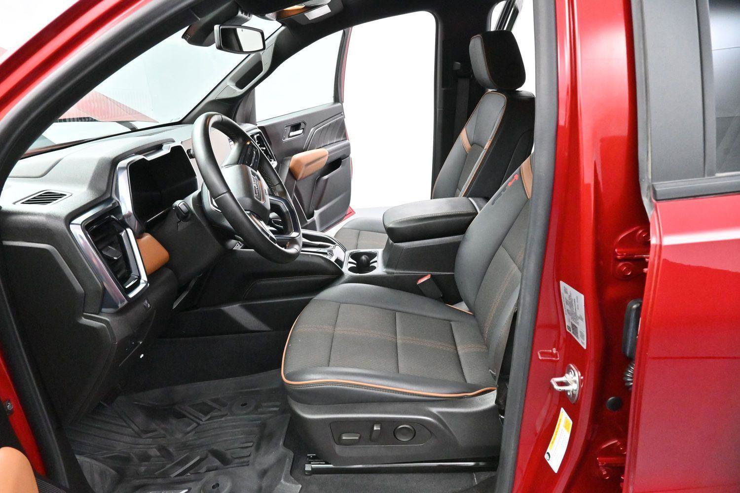 Used 2024 GMC Canyon AT4 w/ Canyon Safety Plus Package AWD/4WD image 12