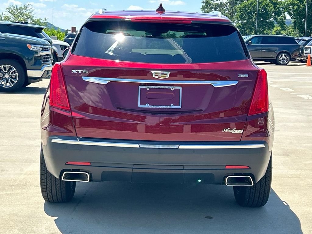 Used 2017 Cadillac XT5 Premium Luxury FWD image 4