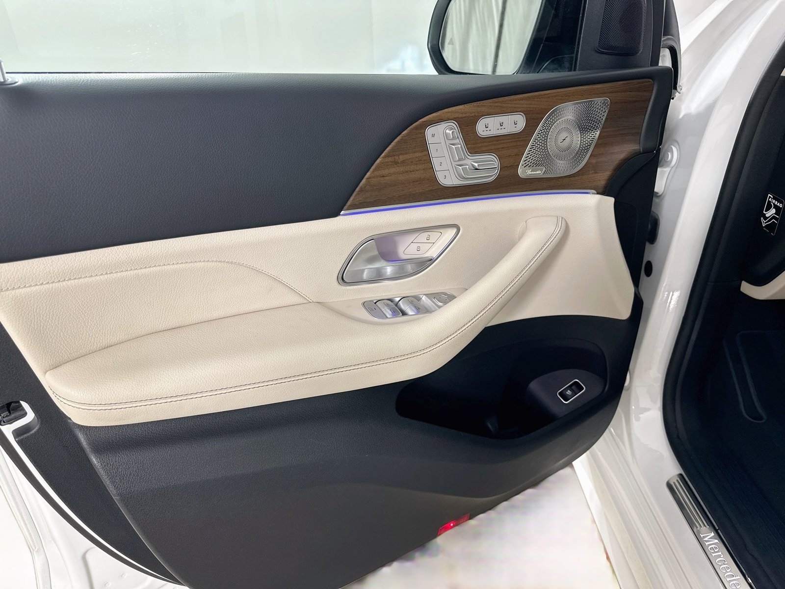 Used 2022 Mercedes-Benz GLS 450 4MATIC image 16