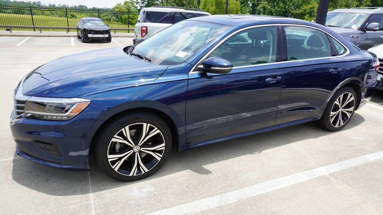 Used 2020 Volkswagen Passat 2.0T SEL FWD image 4