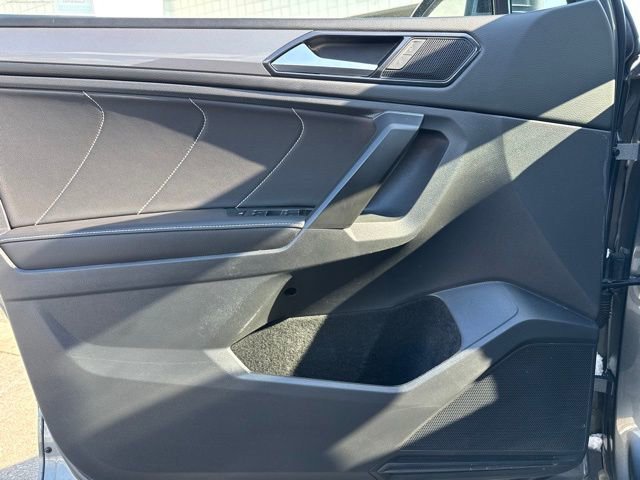 Used 2023 Volkswagen Tiguan SE image 14