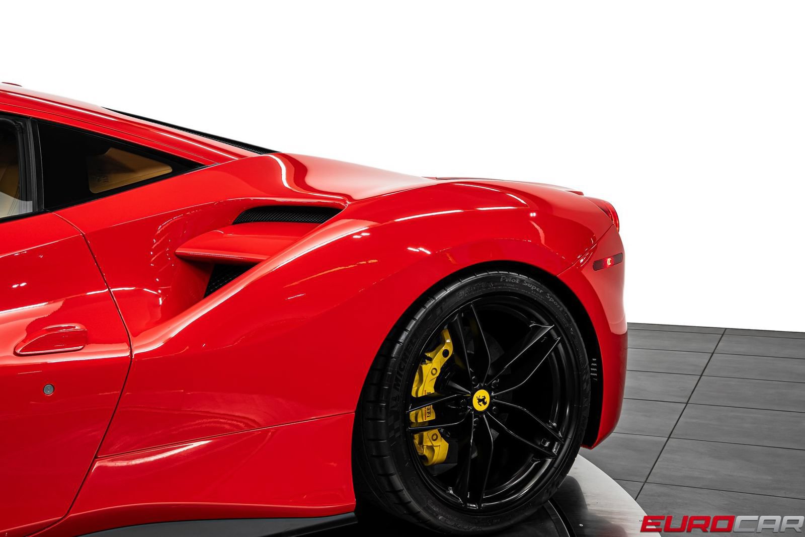 Used 2019 Ferrari 488 GTB RWD image 16