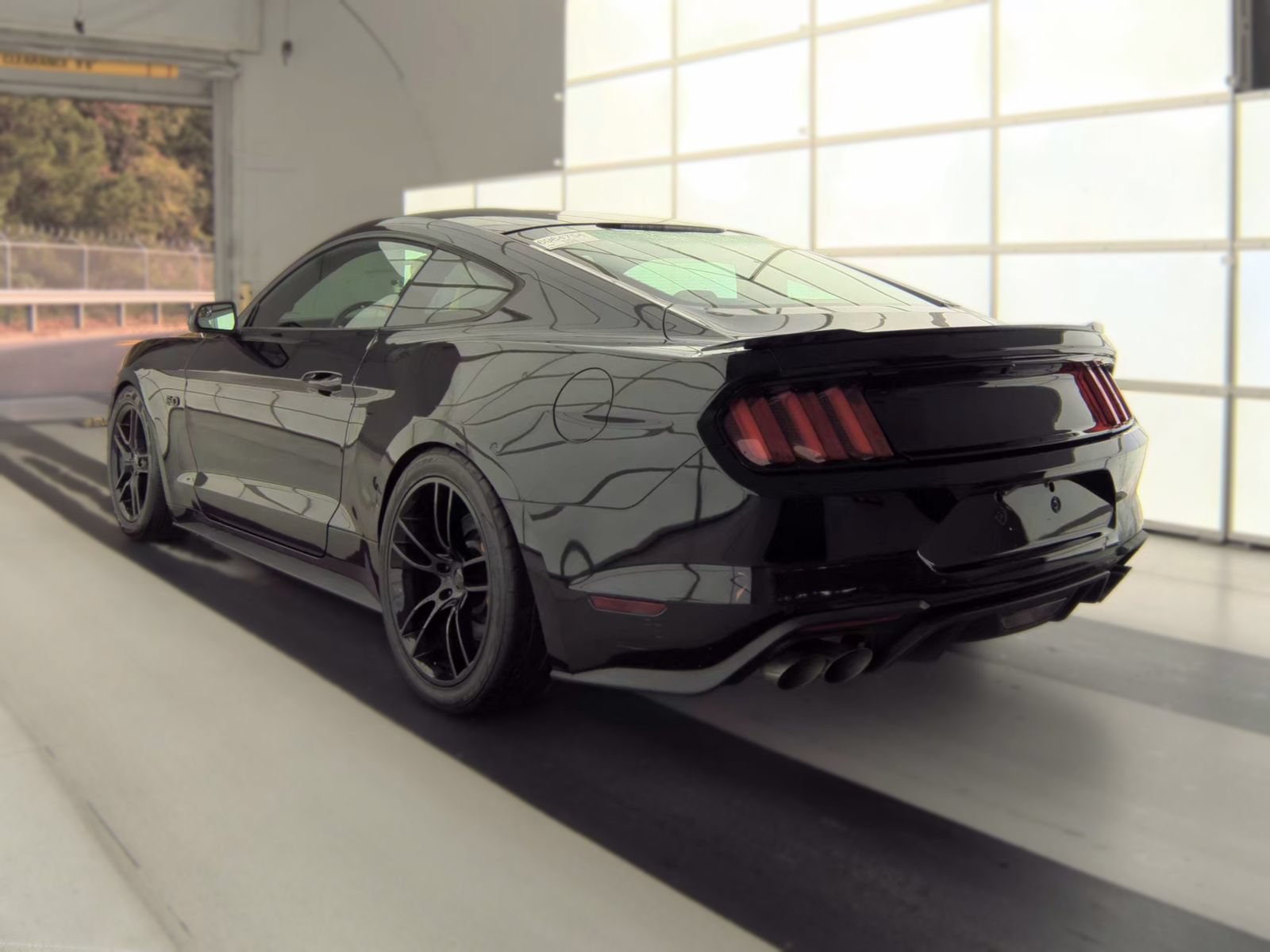Used 2018 Ford Mustang GT RWD image 11