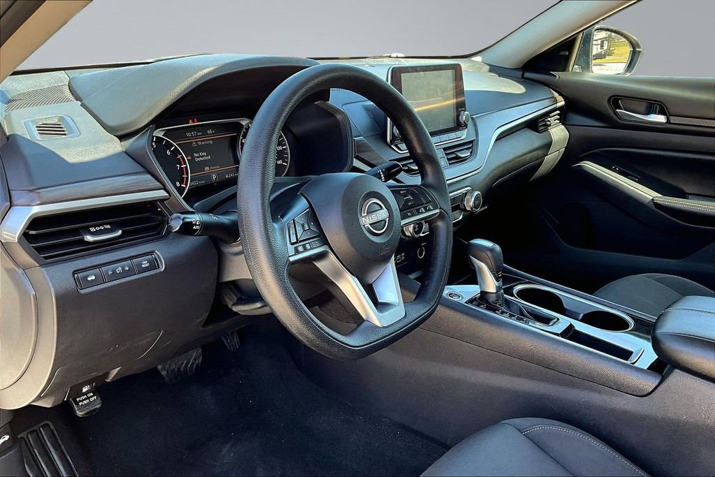 Used 2024 Nissan Altima 2.5 SV image 18