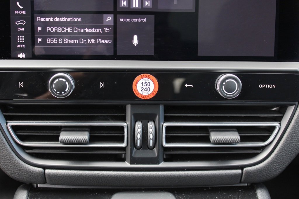 Used 2025 Porsche Macan image 30