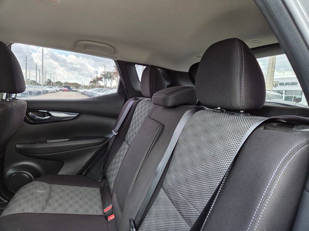 Used 2018 Nissan Rogue Sport SV image 17