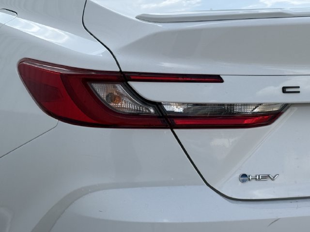 Used 2025 Toyota Camry SE FWD image 6