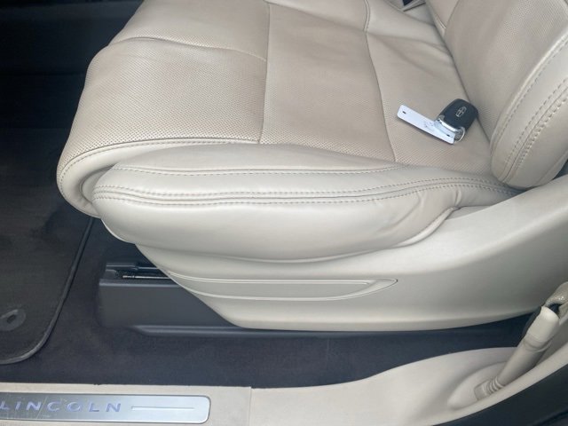 Used 2020 Lincoln Navigator Reserve w/ Luxury Package image 18