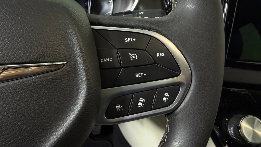 Used 2022 Chrysler Pacifica Touring-L FWD image 19