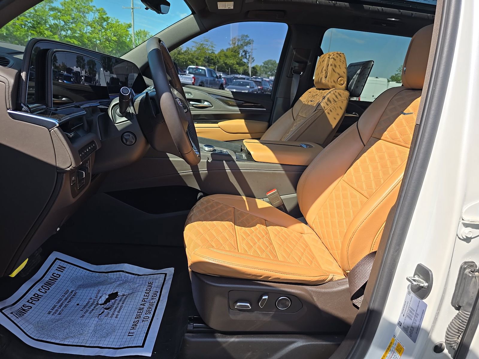 Used 2024 Cadillac Escalade ESV Premium Luxury w/ Performance Package AWD/4WD image 3