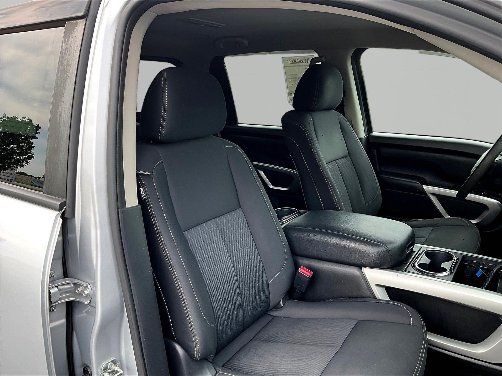 Used 2018 Nissan Titan SV w/ SV Convenience Package AWD/4WD image 27