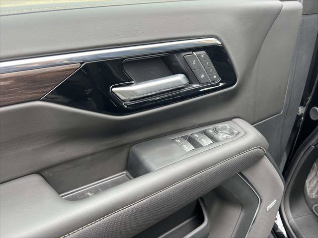 Used 2025 Chevrolet Suburban Premier image 17