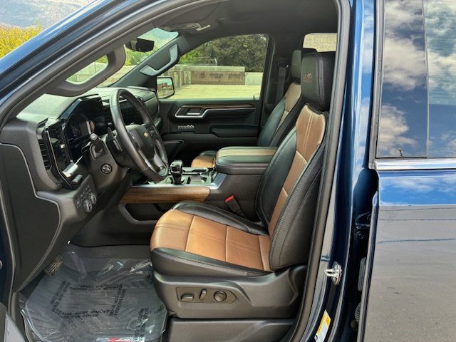 Used 2023 Chevrolet Silverado 1500 High Country w/ Technology Package image 12
