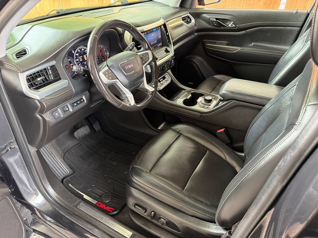 Used 2020 GMC Acadia SLT w/ Driver Alert Package II FWD image 2