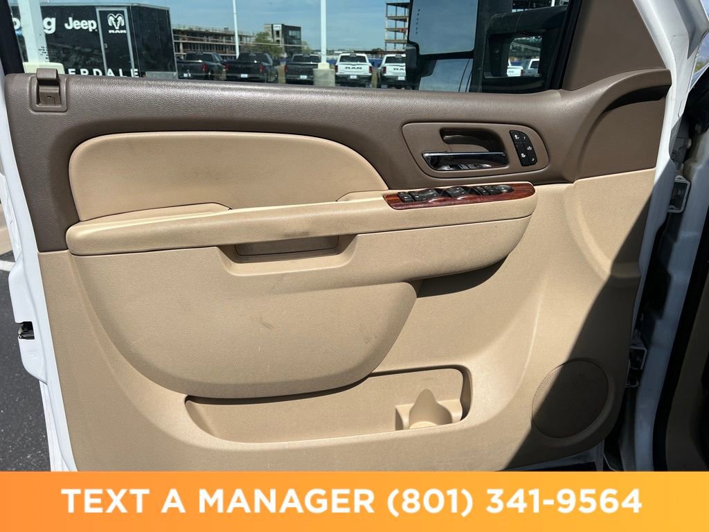 Used 2011 GMC Yukon XL SLT w/ SLT-2 Equipment Package image 11