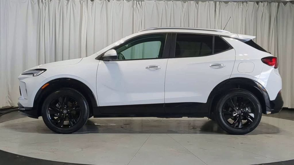 Used 2024 Buick Encore GX Sport Touring w/ Advanced Technology Package AWD/4WD image 5