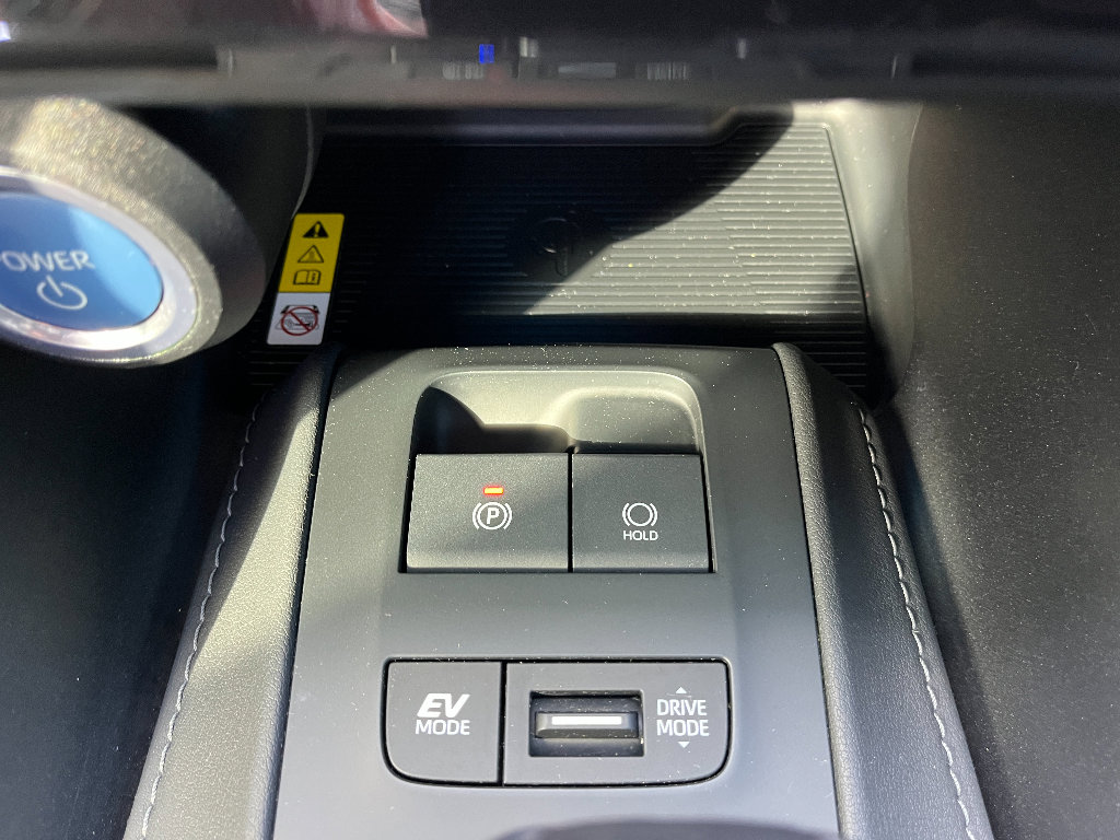 Used 2021 Toyota Venza LE image 26