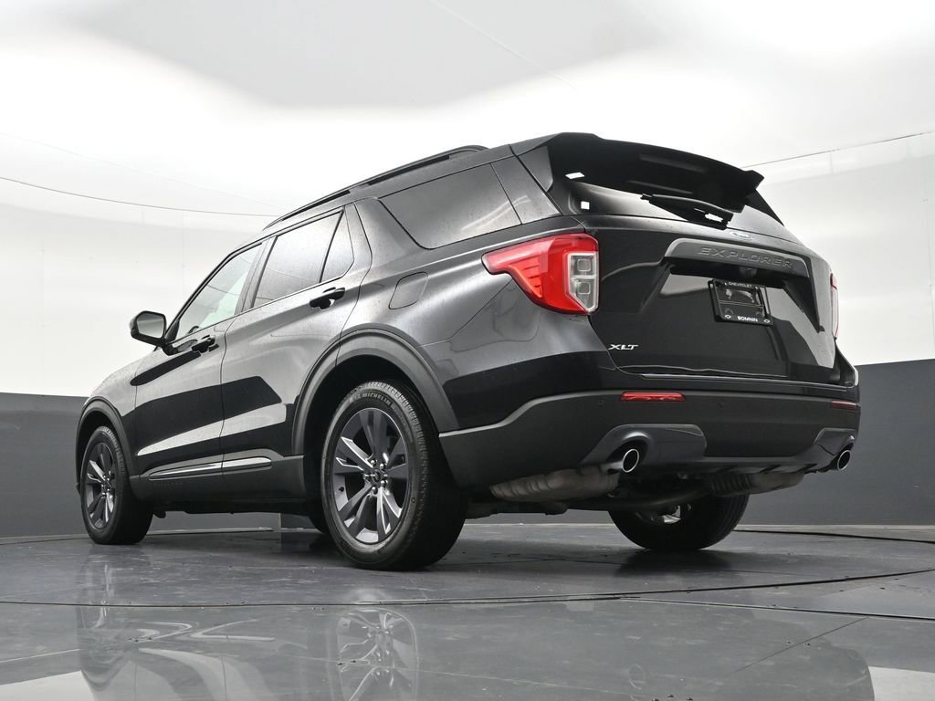 Used 2024 Ford Explorer XLT w/ Equipment Group 202A RWD image 28