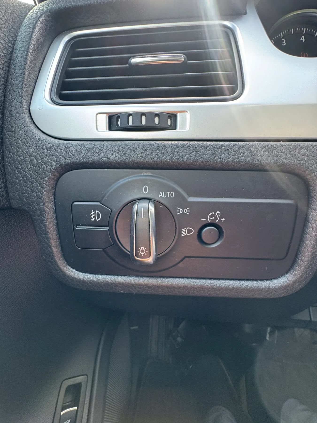 Used 2013 Volkswagen Touareg VR6 AWD/4WD image 33
