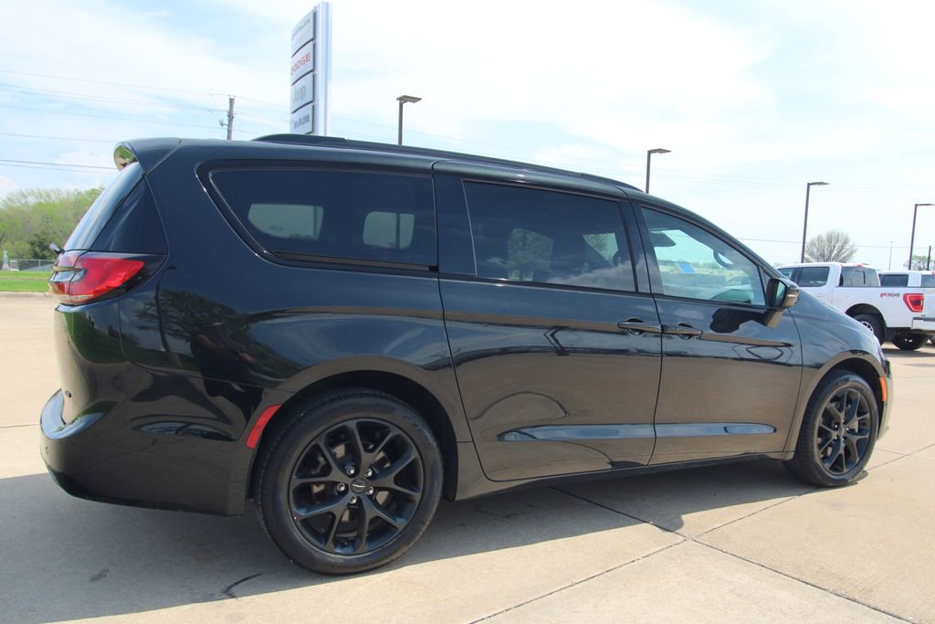Used 2023 Chrysler Pacifica Touring-L w/ S Appearance Package image 5