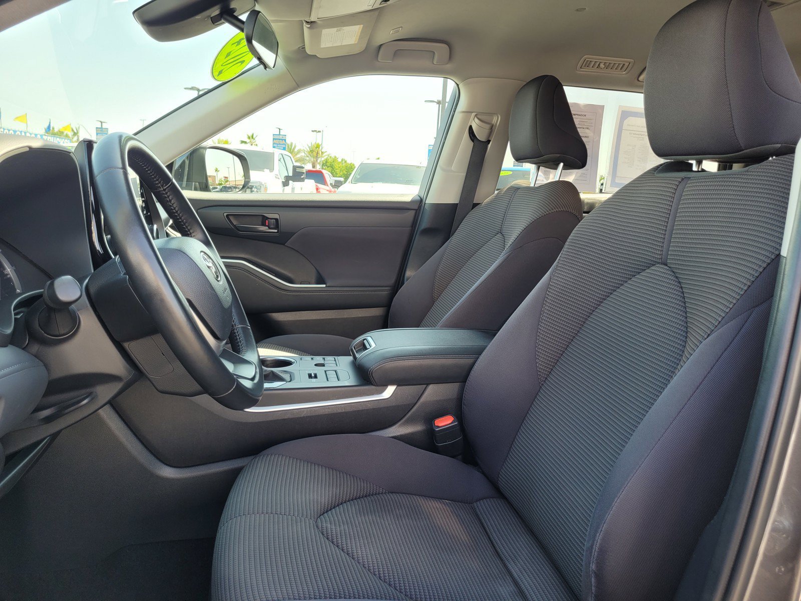Used 2024 Toyota Highlander LE AWD/4WD image 11