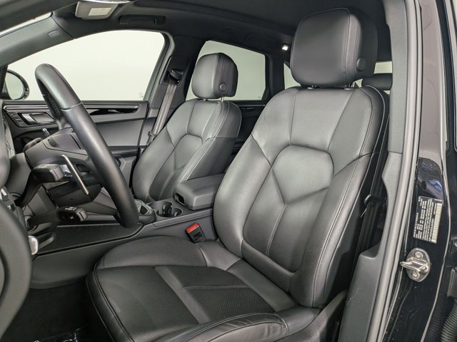 Certified 2025 Porsche Macan S AWD/4WD image 5