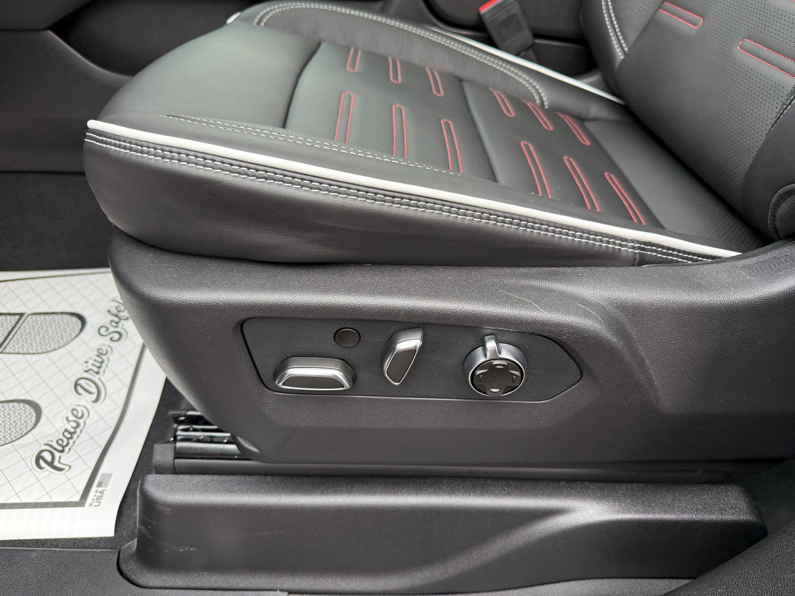 New 2026 GMC Yukon AT4 Ultimate w/ LPO, Illumination Package image 26