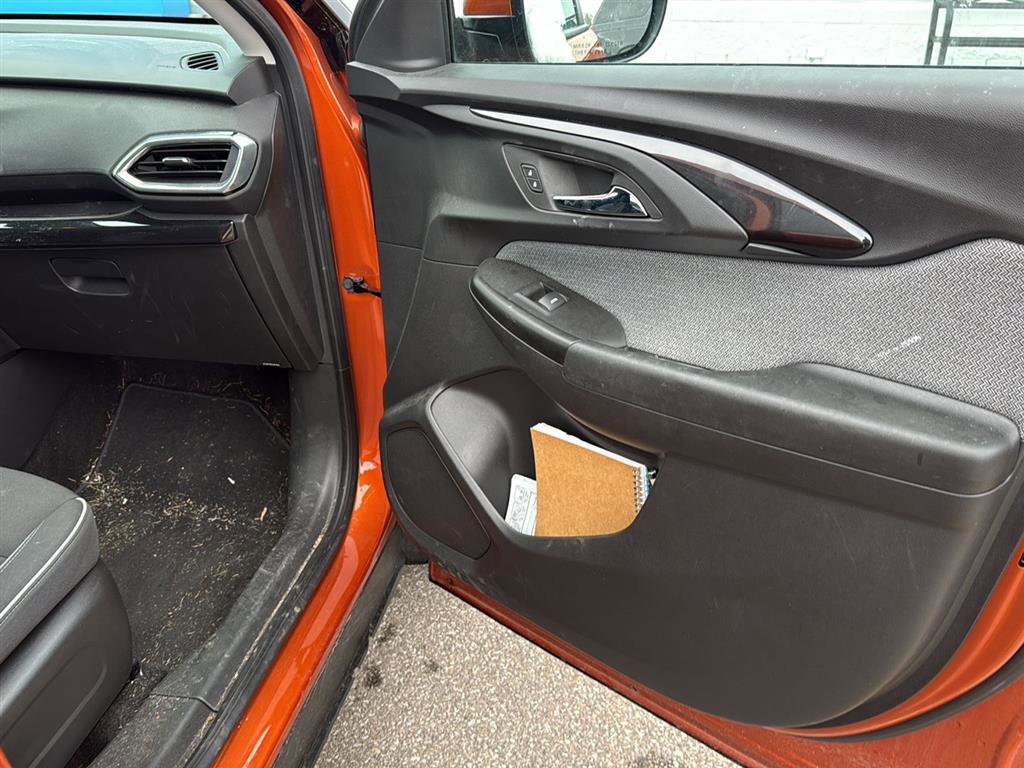 Used 2023 Chevrolet TrailBlazer LT w/ Convenience Package image 1