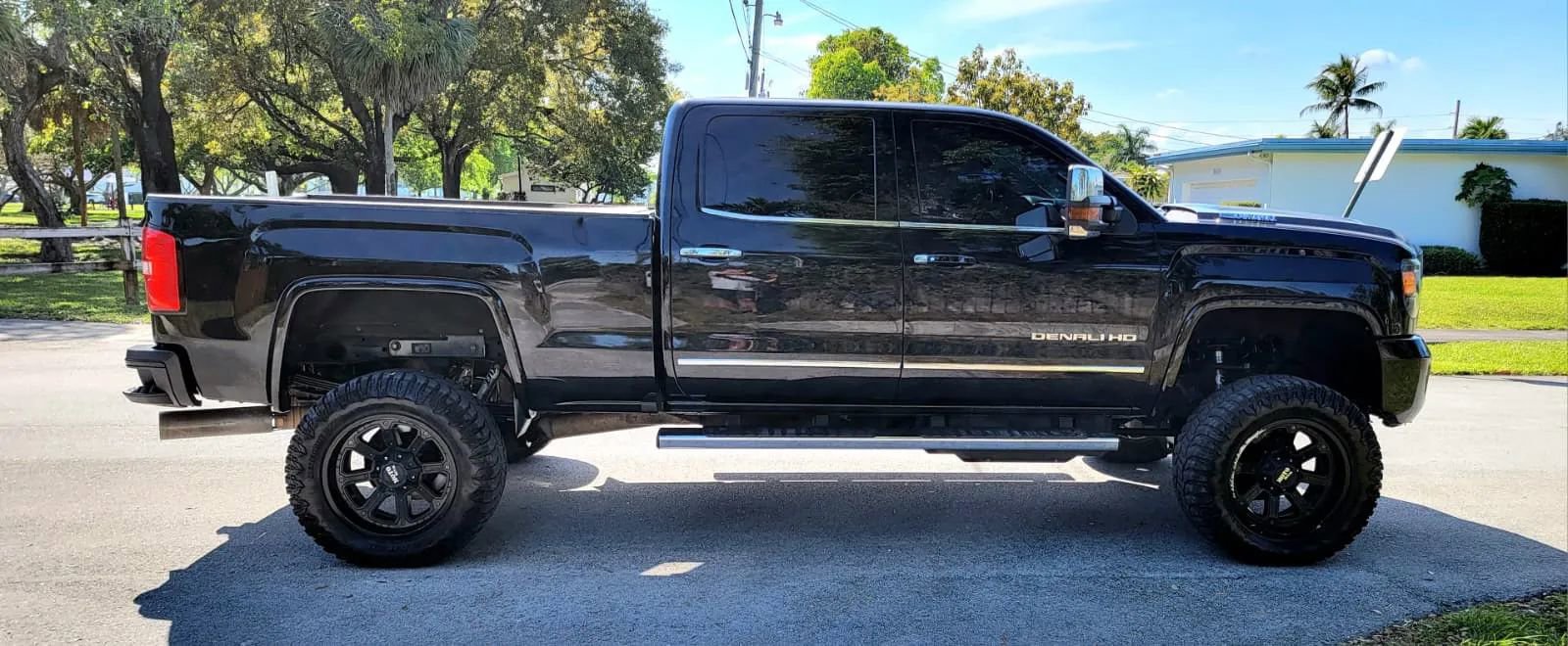 Used 2017 GMC Sierra 2500 Denali w/ Duramax Plus Package AWD/4WD image 9